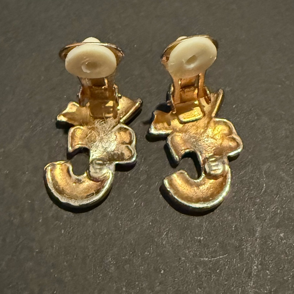 🎄 Enamel Candy Cane Clip-On Earrings – Festive Holiday Jewelry 🎄 - Picture 3 of 6